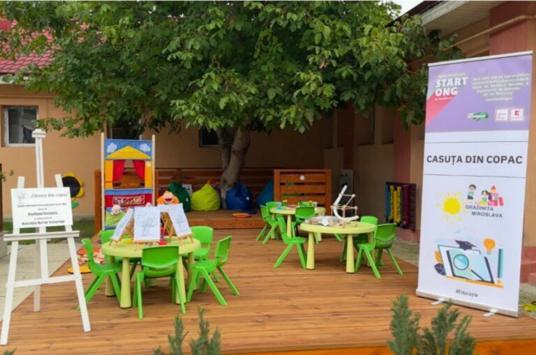 Ce mare retailer stă în spatele unui proiect inedit: a transformat un copac din curtea Grădiniței Miroslava într-un spațiu de învățare? Vor „urca” în nuc 200 de copii