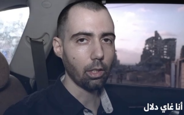 Hamas publică un videoclip cu ostatici, în timp ce Israelul bombardează un bloc turn din Gaza