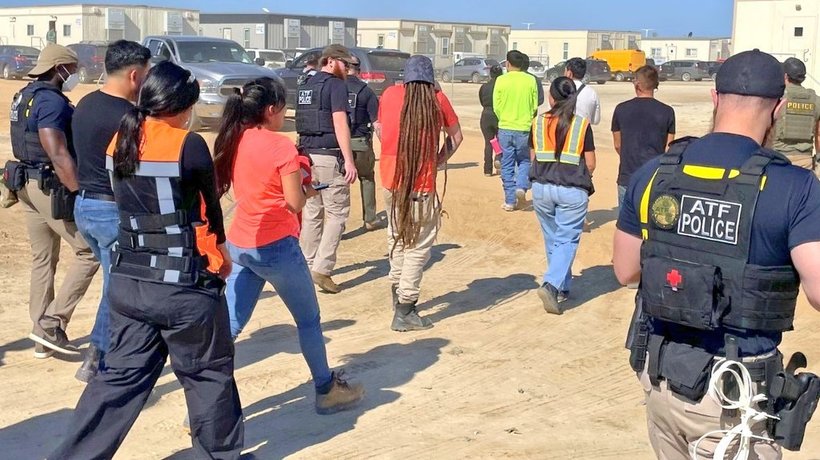  Agenţii de imigrare americani au descins la o fabrică Hyundai din Georgia şi au arestat sute de muncitori sud-coreeni