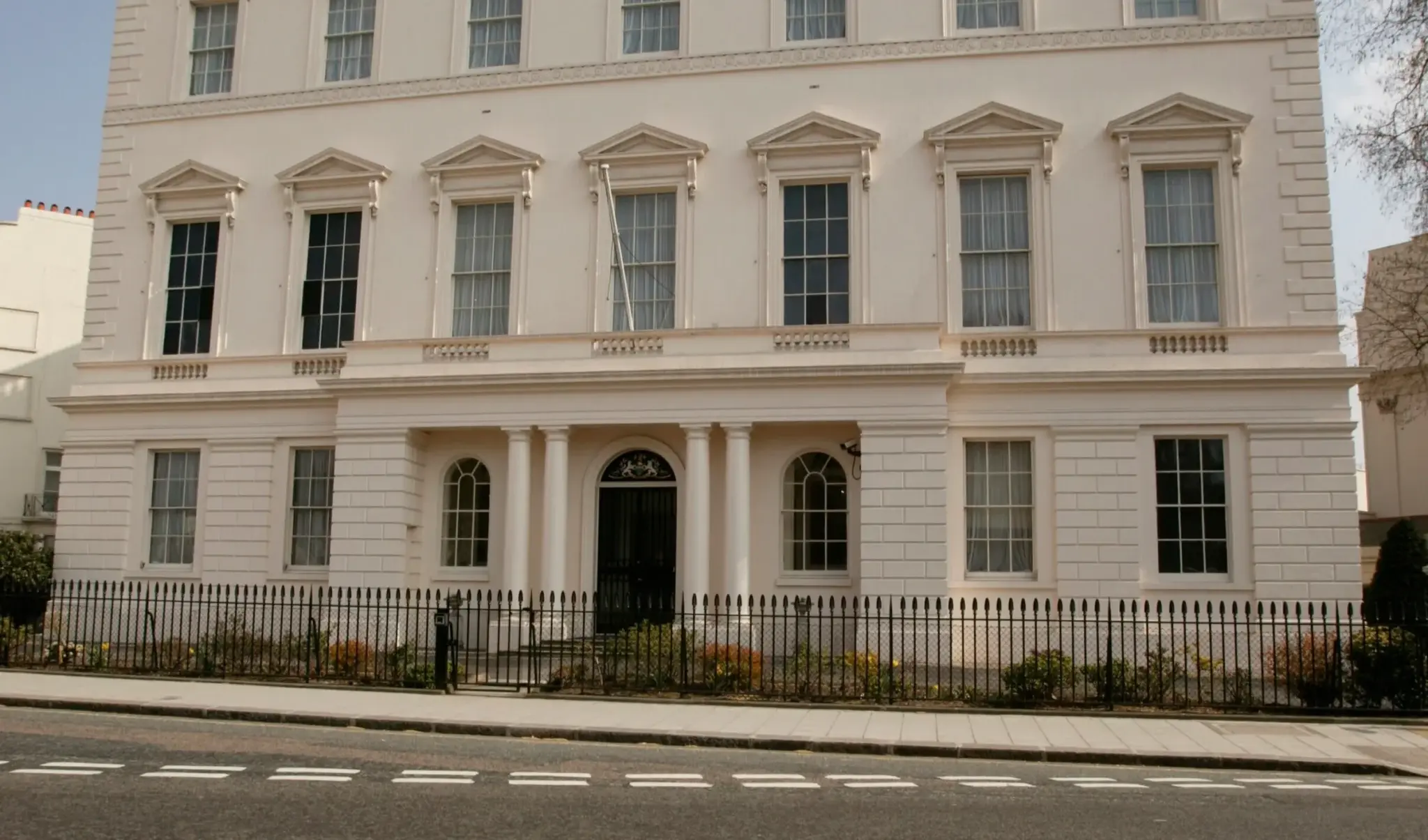 Marea Britanie: Un prestigios institut de studii militare a decis să suspende admiterea de israelieni