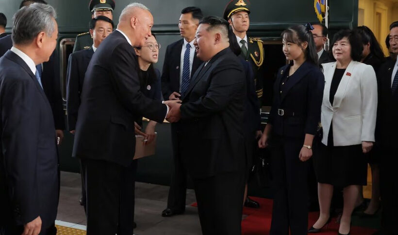  Kim Jong Un a venit la Beijing împreună cu fiica sa despre care sunt tot mai multe speculaţii că va fi succesoarea sa