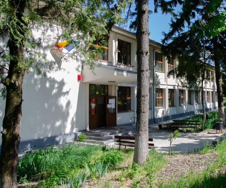 Liceul din Miroslava se extinde cu o „clădire verde” de 400 mp. Liceeni vor face aici practică