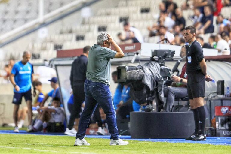 Dominată autoritar de Cipru, România scoate un punct norocos la Nicosia (2-2)