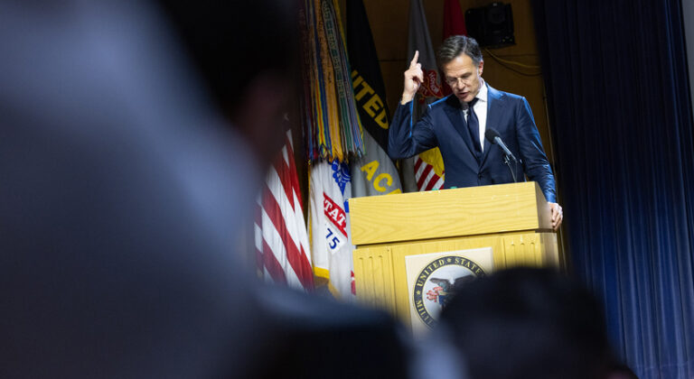 Mark Rutte: NATO nu îşi poate permite să doboare drone cu rachete scumpe