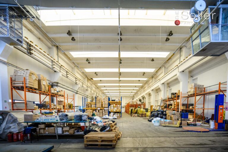 Fabrica din Iași în care familia Benetton făcea haine a fost scoasă la vânzare. Este promis un venit lunar de 60.000 de euro