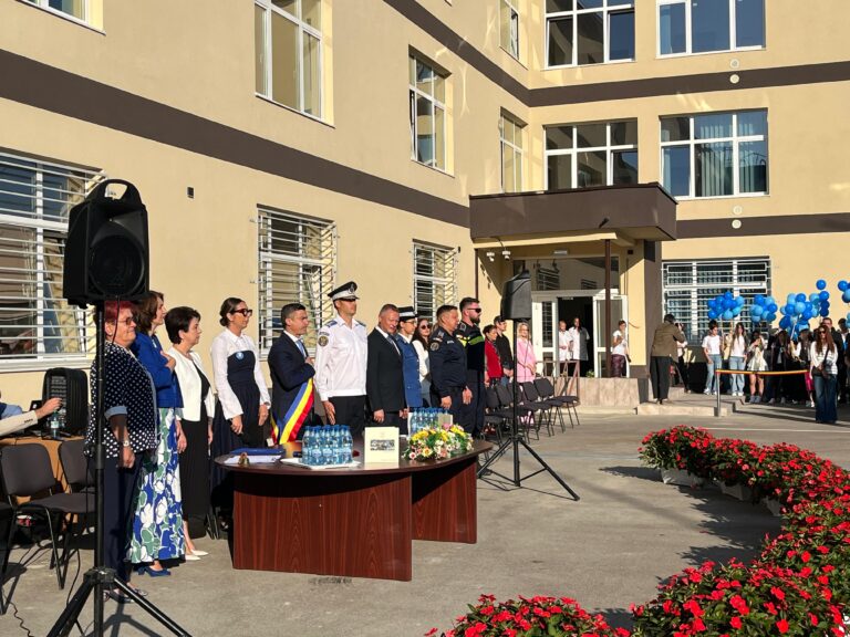 Prima zi de școală la Iași: între festivități pline de trăiri și sindicaliști care au protestat în Capitală