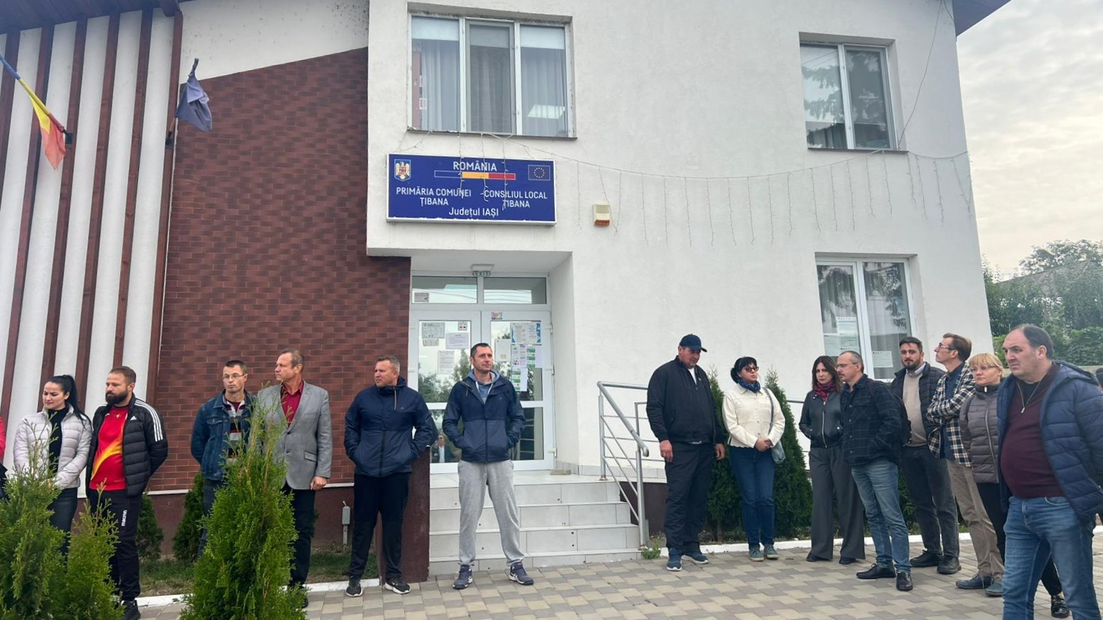 Profesorii din Țibana, lăsați fără deconturi de navetă din ianuarie. Primăria are restanțe de peste 50.000 de euro