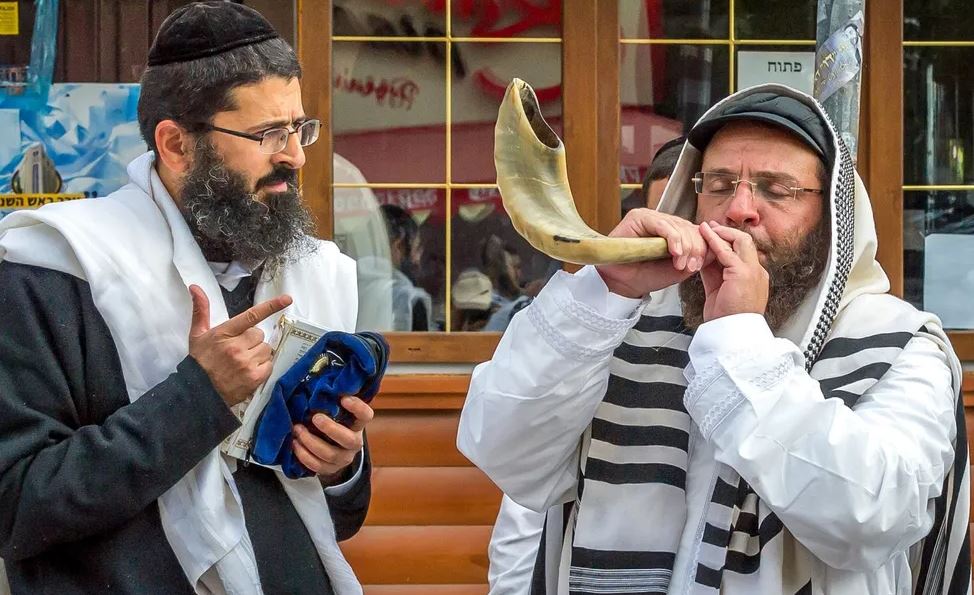  Bolojan: Comunitățile evreiești continuă să fie un sprijin important al societății românești