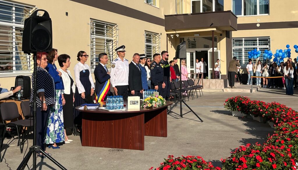  Atmosferă festivă la „Ștefănescu”, unde are loc deschiderea oficială a noului an școlar – FOTO/VIDEO