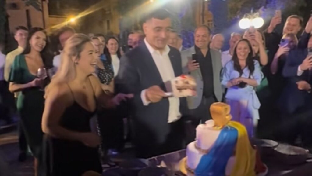  Simion, supărat că presa a relatat despre petrecerea de ziua lui, cu miei la proțap: Breaking News sau ordin pe unitate la televiziunile sistemului!