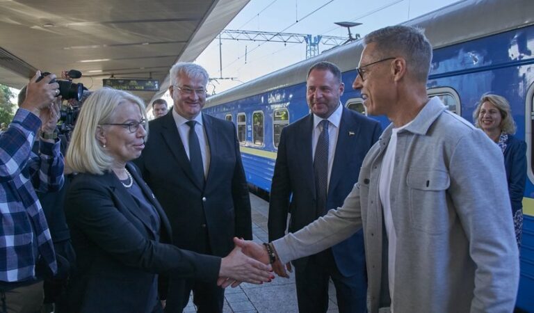 SUA vor vinde rachete către Finlanda în valoare de un miliard de dolari