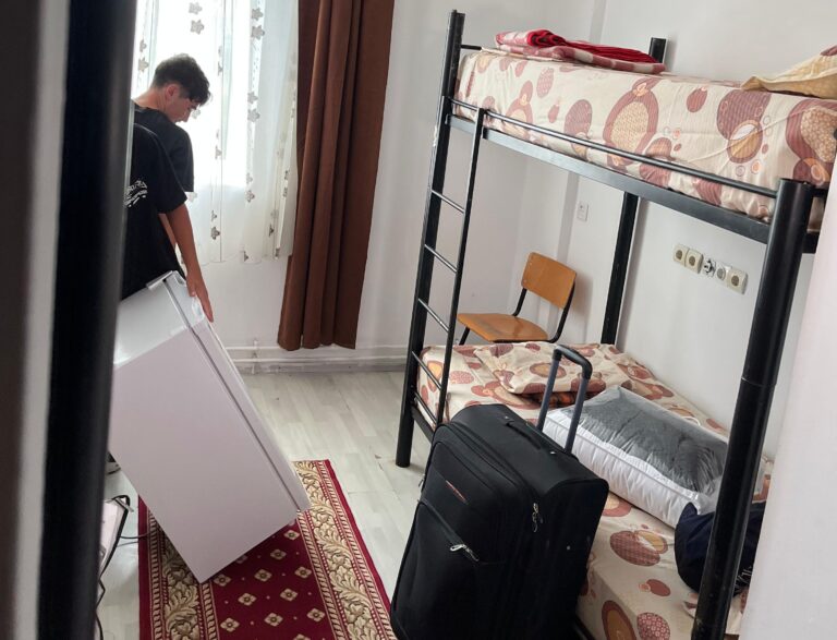 Bobocii USV Iași și-au luat în primire camerele: „Am luat tot ce se poate, tot ce trebuie!”