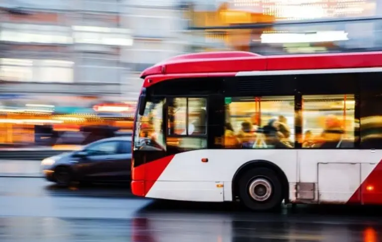 A fost relansată licitația pentru atribuirea traseelor de transport public în județ. Miza este de aproape 1,4 miliarde de lei