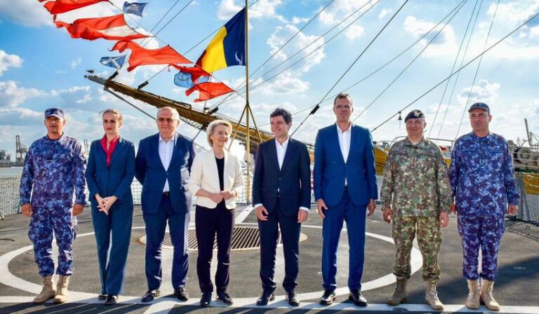 Ministrul Apărării, după vizita preşedintelui Comisiei Europene: Am discutat despre finanţarea unei noi dane militare, dedicată navelor NATO şi româneşti