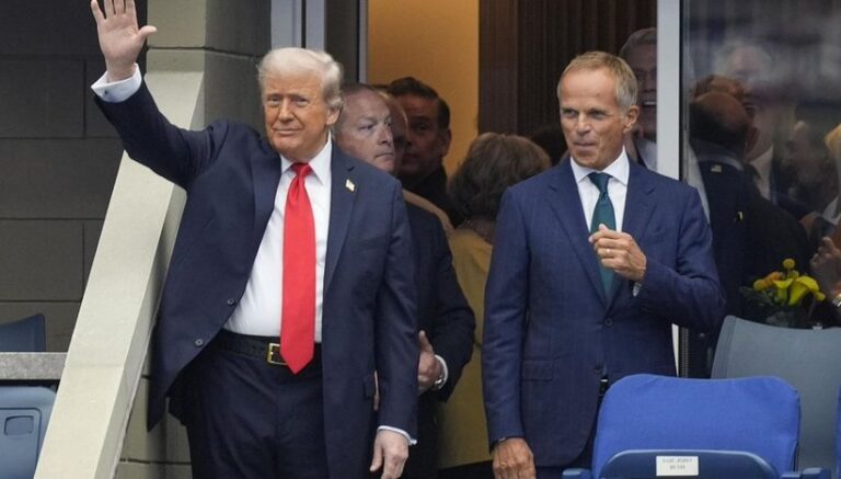 Donald Trump, prezent la finala US Open. El a fost aclamat, dar şi huiduit, iar meciul a fost întârziat din motive de securitate 