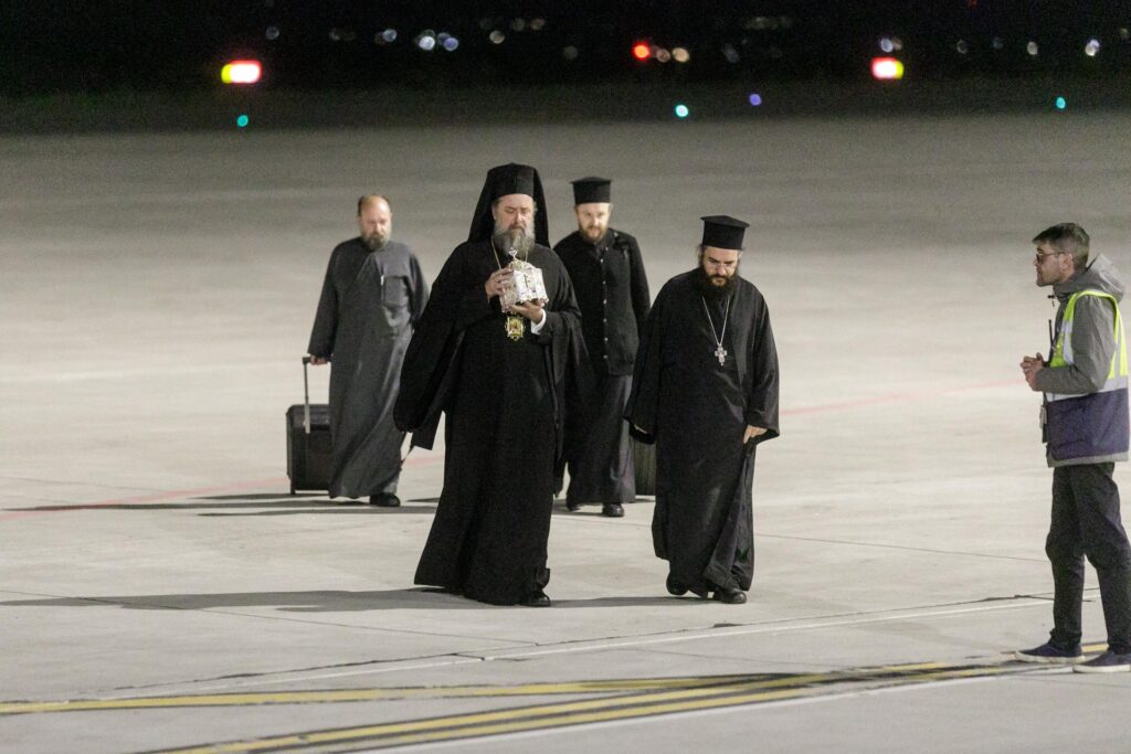  2005-10-11_moastele Sf Grigorie Palama - Foto Silviu Cluci redim_3232