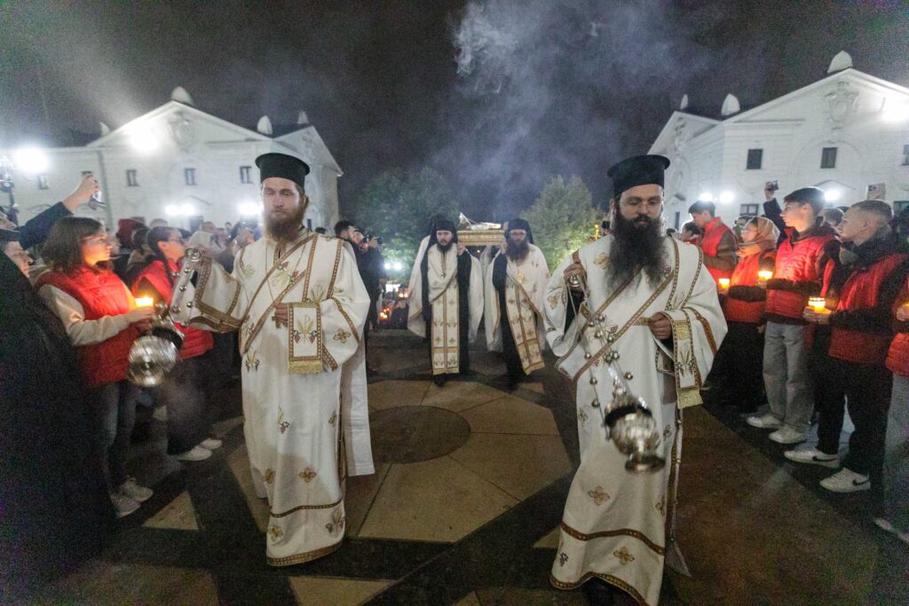  2005-10-11_moastele Sf Grigorie Palama - Foto Silviu Cluci redim_3328