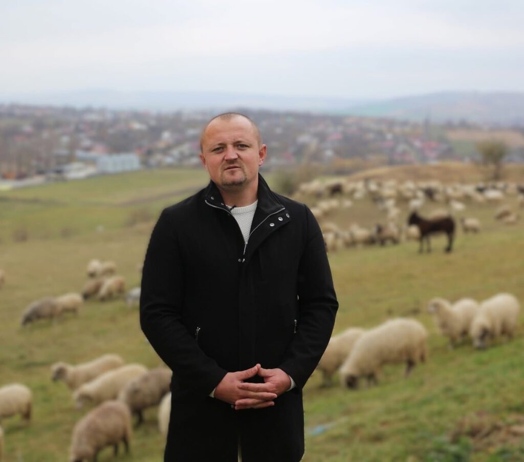  Povestea fermierului din Țibănești care la 35 de ani s-a întors la facultate: „Cred că e foarte important să combini experiența practică cu studiile”