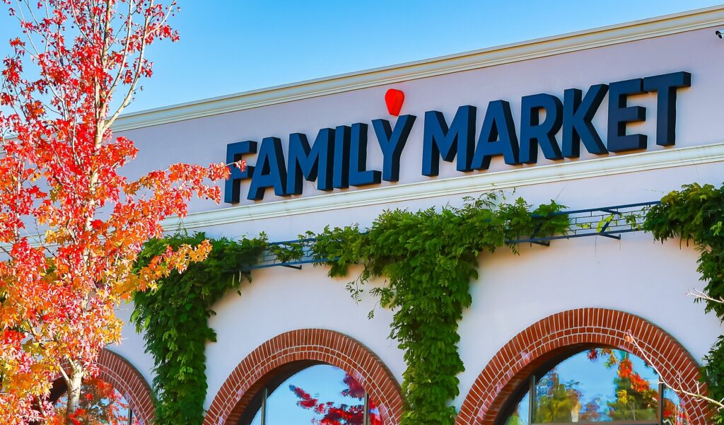  Parteneriat în premieră: Family Market Tomești, o investiție de 28 de milioane de euro, va integra primul hipermarket Kaufland din rețeaua IULIUS