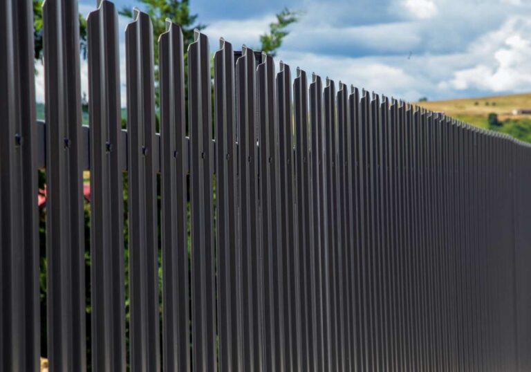 Gardurile metalice și siguranța locuinței: cât de bine te protejează de intruziuni (P)