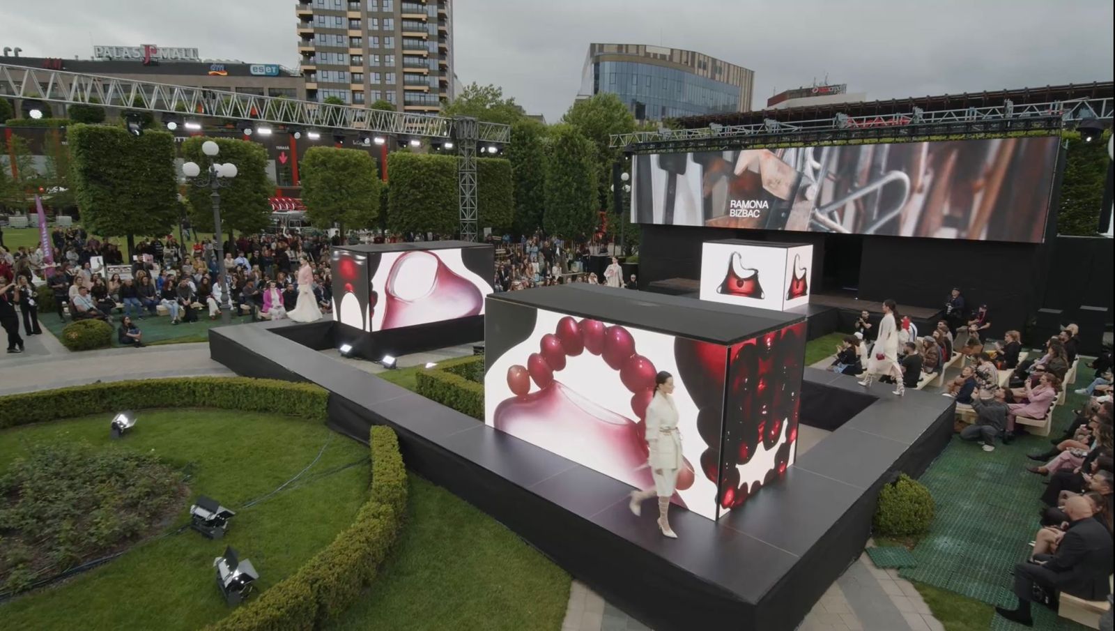 Romanian Fashion Week își extinde scena la București, după 25 de ani de la prima ediție. Irina Schrotter: „Capitala devine completarea firească a poveștii începute și păstrate la Iași”