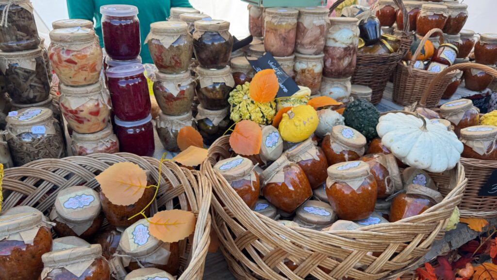  Momente inedite de la Zilele Recoltei, eveniment organizat de USV Iași: „Dacă guști o caisă, te întorci pentru un moment cu 30 de ani în urmă”