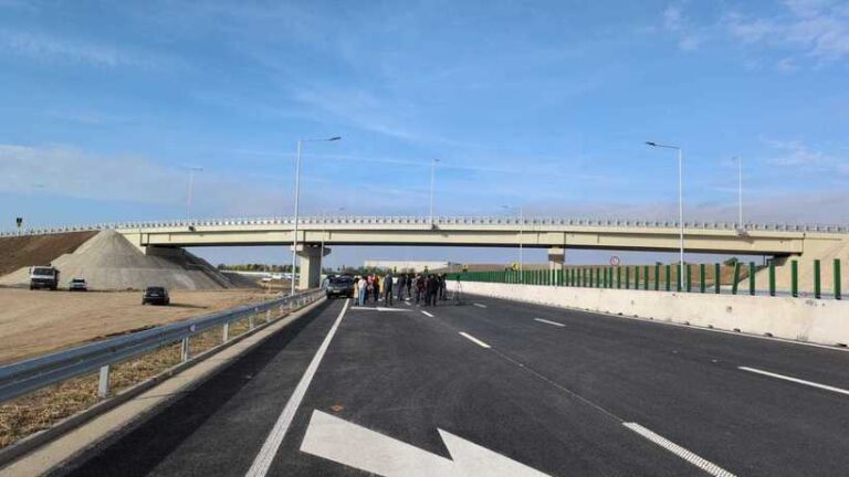 Luni va fi dat în folosinţă drumul de aproximativ 10 kilometri care leagă Timişoara de autostrada A1