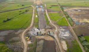 Noua „hartă” a A8, după licitația parafată ieri. Încă un contract semnat pe cel mai dificil lot: 16 tuneluri și 60 de poduri pe 31 km: UMB și Umbrărescu trec Carpații până la Ditrău