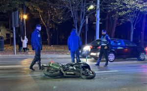 Accident în Copou: un motociclist de 18 ani, rănit ușor în urma impactului cu un autoturism
