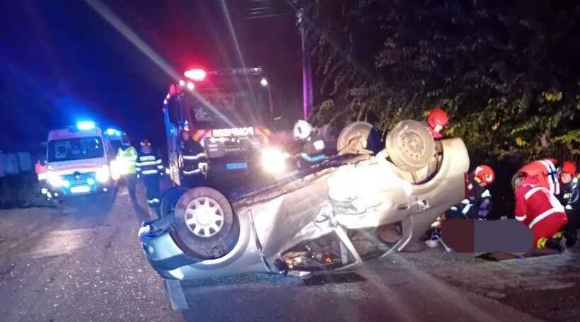  Un tânăr a murit, un bărbat şi două adolescente de 15 ani au fost răniţi în urma unui accident în judeţul Neamţ, provocat de un şofer cu o alcoolemie de 0,66 mg/l alcool pur în aerul expirat