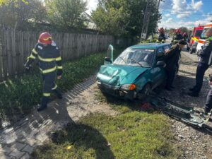 Accident rutier în Războieni: Două autoturisme s-au ciocnit