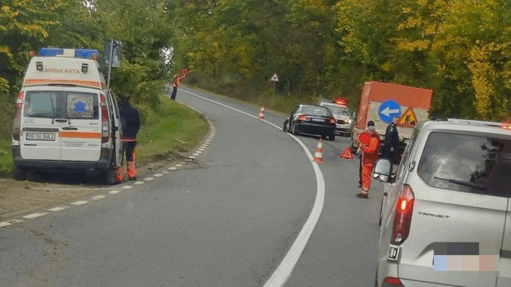  Accident rutier pe DN 24, în comuna Schitu Duca. Un microbuz a intrat în coliziune cu un autoturism