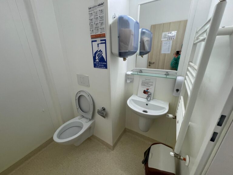 Alexe îi dă dreptate lui Rogobete: sunt prea puține chiuvete la ATI la Spitalul de Copii. „S-au cheltuit 138 milioane de lei. Crede cineva că ar fi fost un capăt de țară să mai montăm încă 12?”