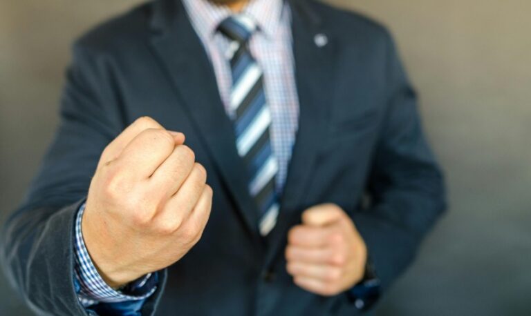 Politică și scatoalce la Iași. Isprava primarului reținut din Grozești, ultima dintr-o lungă serie de agresiuni cu protagoniști politicieni locali