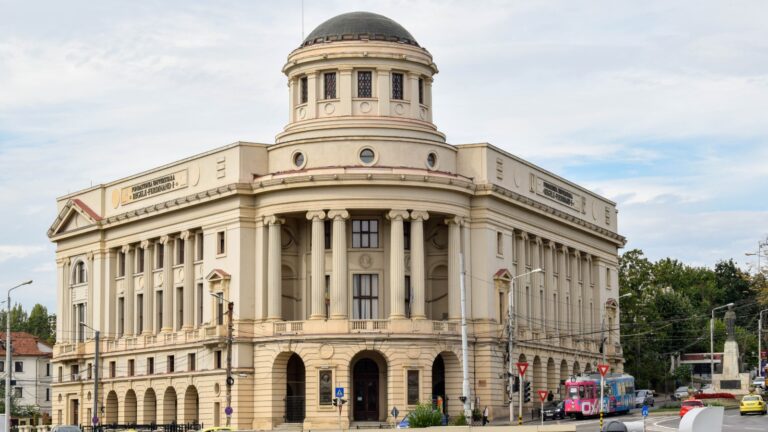 Călătorii în lumea cărții. Zilele Bibliotecii Centrale Universitare „Mihai Eminescu” aduc conferințe, expoziții și lansări la Iași
