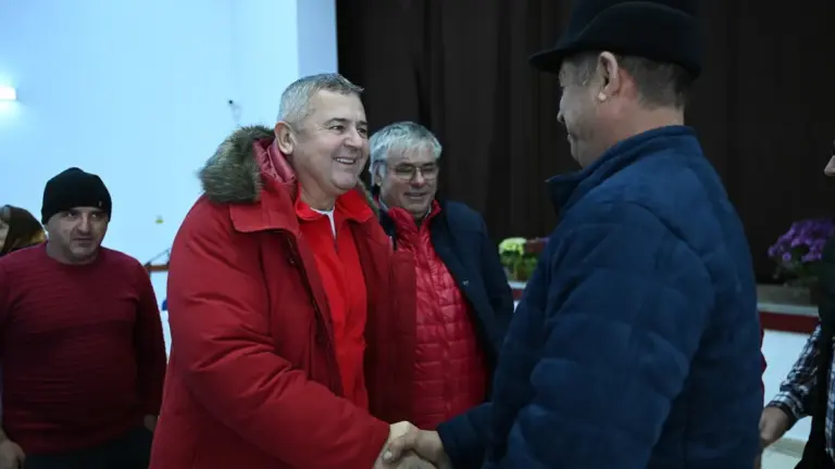 Civilul care controlează SRI-ul: pensionar special, etern bugetar, dar milionar în euro