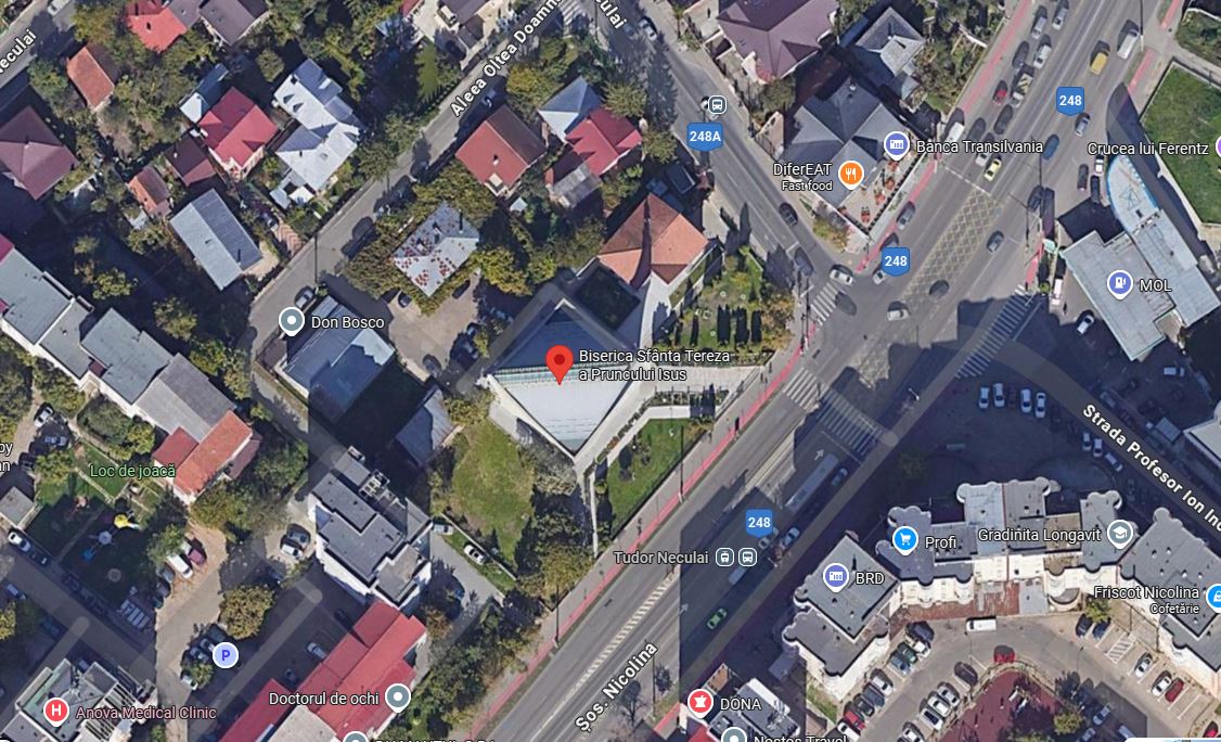 Luptă strânsă în instanță pentru terenul de sub biserica catolică din Nicolina. Fiii fostului proprietar cer 1,3 ha în zonă