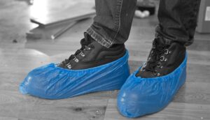 Regulă nouă, în premieră ieșeană, la Spitalul de Copii „Sf. Maria”: botoșei obligatorii pentru toți, încă de la intrare