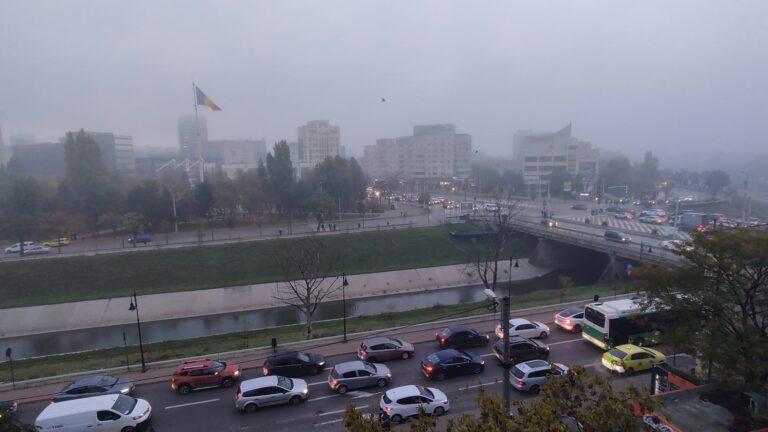 Cod galben de ceață la Iași. Vizibilitate sub 50 de metri în unele zone, risc de ghețuș pe șosele