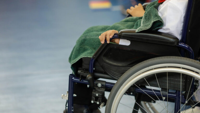 Telemuncă extinsă, vouchere medicale și contribuții CASS. Legea 149 și Ordinul 723 schimbă regulile pentru părinții copiilor cu dizabilități