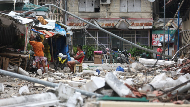 Bilanţul morţilor în urma cutremurului din Filipine creşte. Cel puțin 225 de replici