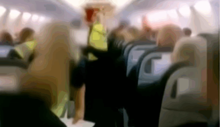 Irlanda: Mai mulți români, urcați în avion și trimiși înapoi în țară. Unii au fost plătiți ca să plece