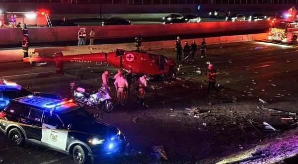  Un elicopter medical s-a prăbușit pe o autostradă din California. Trei persoane au fost grav rănite