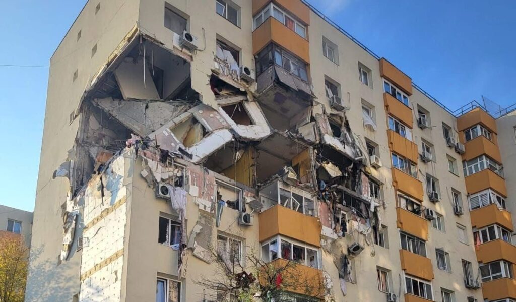  Una dintre victimele exploziei din Rahova, cu arsuri şi multiple traumatisme, este transportată la o clinică din Austria