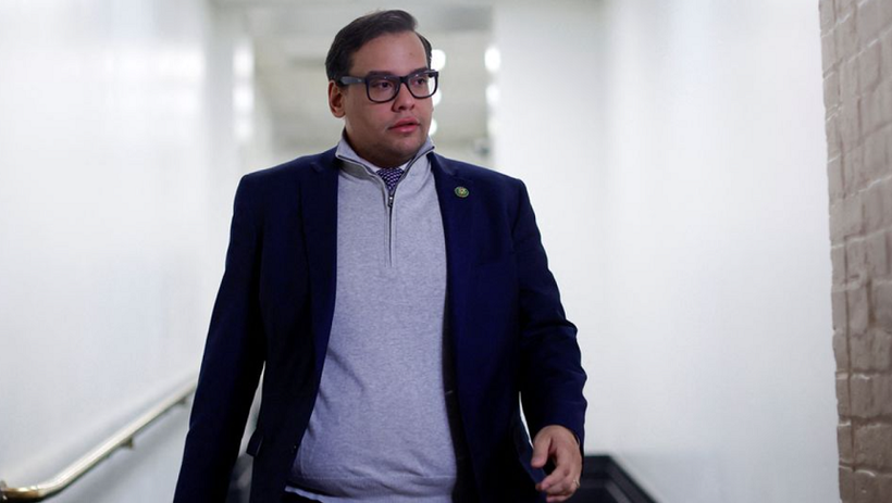  Fostul ales republican George Santos, condamnat pentru corupţie, va ieşi din închisoare graţie lui Trump