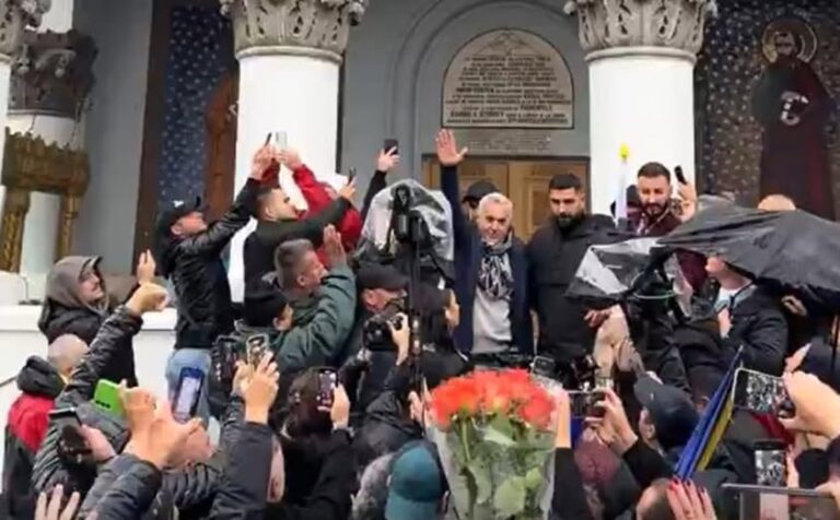 Un parlamentar din Iași a sesizat Parchetul în cazul lui Călin Georgescu, după ce pro-rusul ar fi executat din nou în public salutul legionar