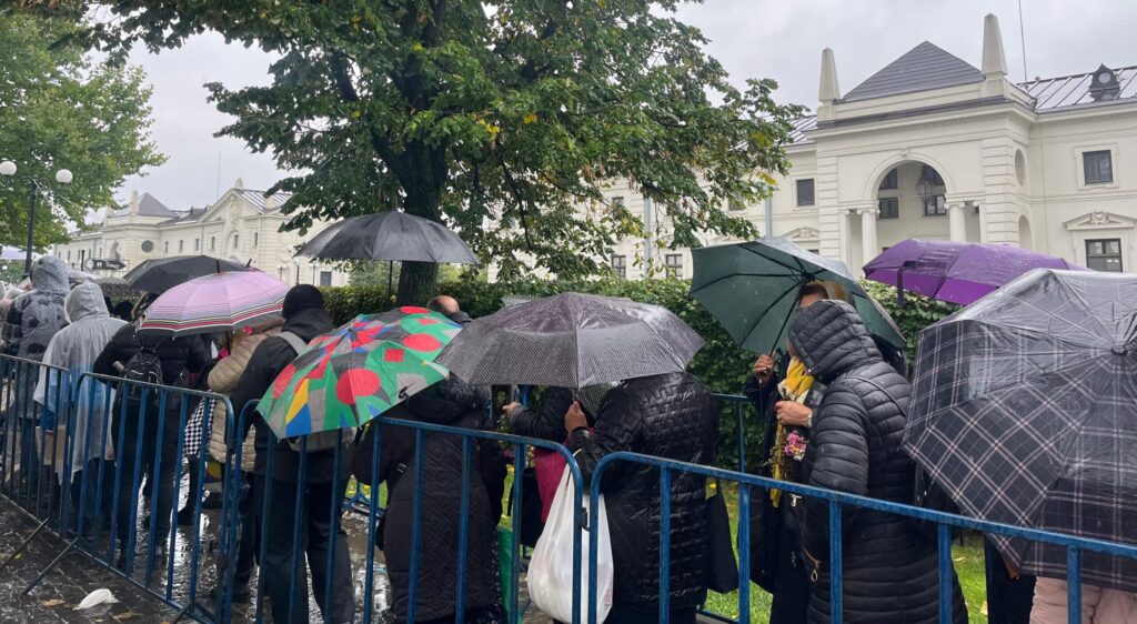  Recomandările medicilor pentru pelerinii de la Iași. Dr. Popa: „Este foarte important ca încălțămintea să fie adecvată și uscată”