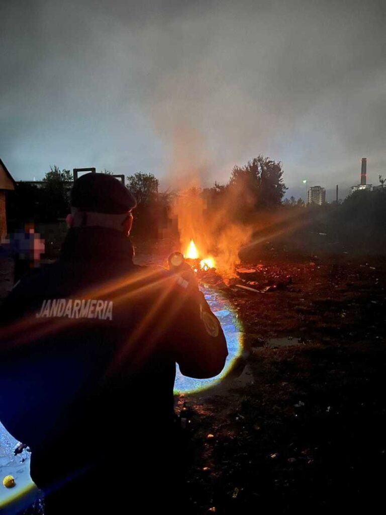  La un pas de tragedie în Bistrița-Năsăud. O femeie a dat foc unor deșeuri, chiar în apropierea unei magistrale de gaz