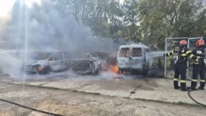 VIDEO/FOTO | Trei mașini s-au făcut scrum în comuna Popricani