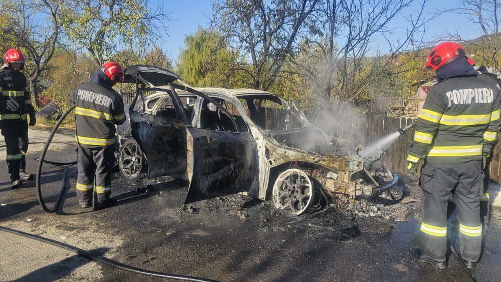  Un autoturism s-a făcut „scrum”, vineri, la Bârnova